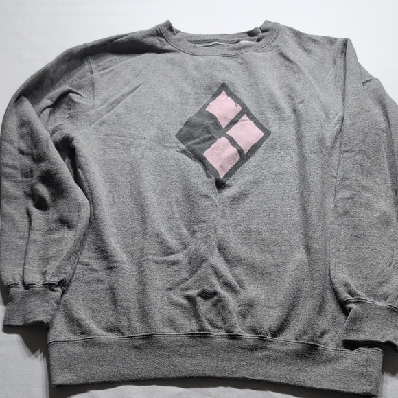 Sixflags Harley Quinn Gray Crewneck Sweater with Pink and Black Design Medium - Picture 1 of 5